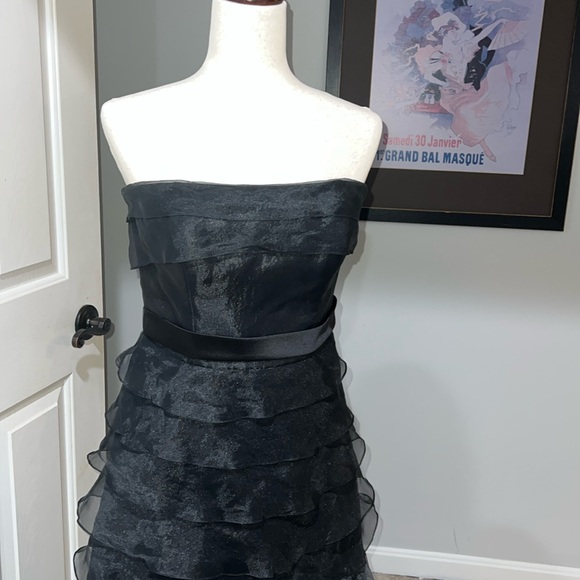 Black sleeveless gown - Picture 2 of 5